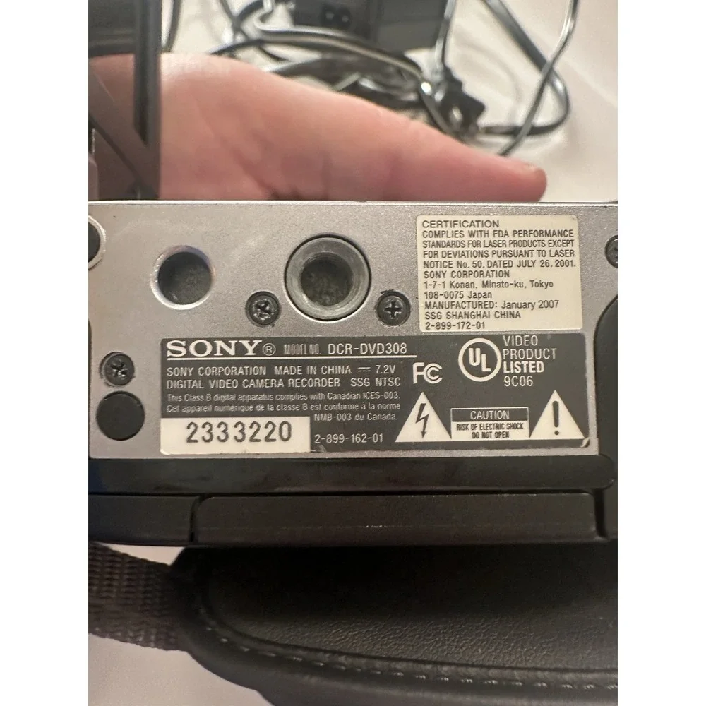 Sony DCR-DVD308 Camcorder HandyCam 25X MegaPixel Optical Zoom UNTESTED W/ Memory